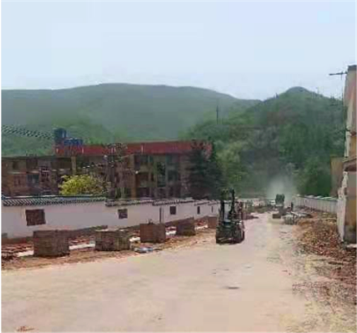 洛陽(yáng)俊龍建材為新安縣鐵門鎮(zhèn)供應(yīng)透水磚產(chǎn)品，正在施工中... ...